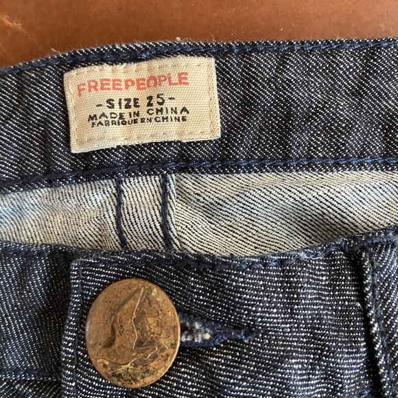 Free People dark blue denim size 25 EUC - Picture 3 of 5